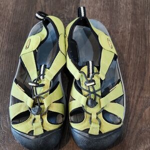 Keen Women's Hiking Whisper Outdoors Greeb